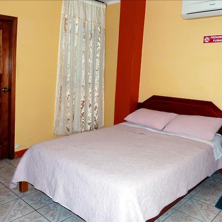 Hostal Leon Dormido ปูแอร์โต บาเกริโซ โมเรโน ภายนอก รูปภาพ
