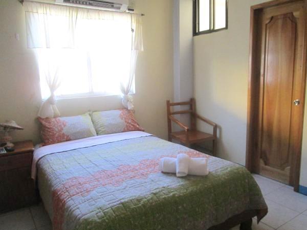 Hostal Leon Dormido ปูแอร์โต บาเกริโซ โมเรโน ภายนอก รูปภาพ